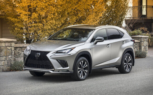Lexus NX noir pour un transfert avec chauffeur entre Bordeaux et Pessac